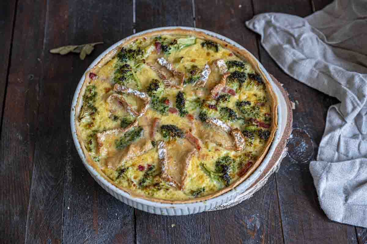 La quiche aux lardons, camembert et brocolis : un délice à partager