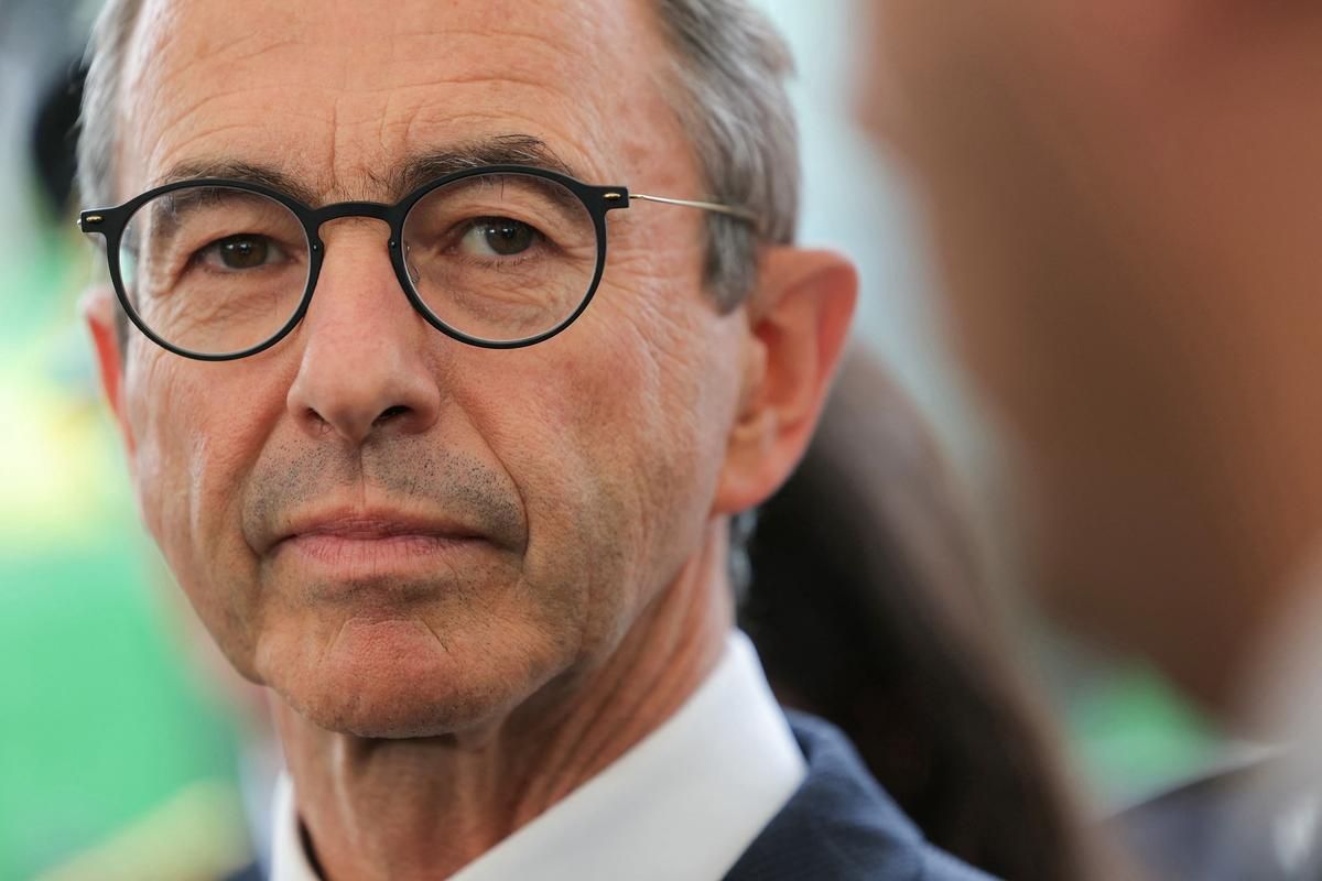 Bruno Retailleau : une vision critique de Macron et des médias