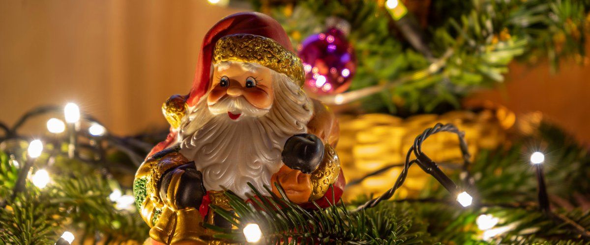 Retrouvailles festives : le père Noël de Mauzens-et-Miremont de retour après un vol inattendu