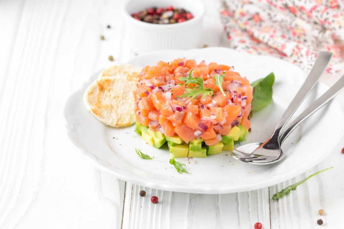 Cyril Lignac réinvente le tartare de saumon pour vos fêtes de Noël