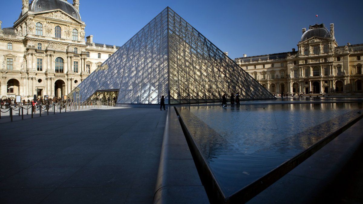 Le Louvre face aux ravages d'une inondation : des trésors de l'Égypte ancienne en péril