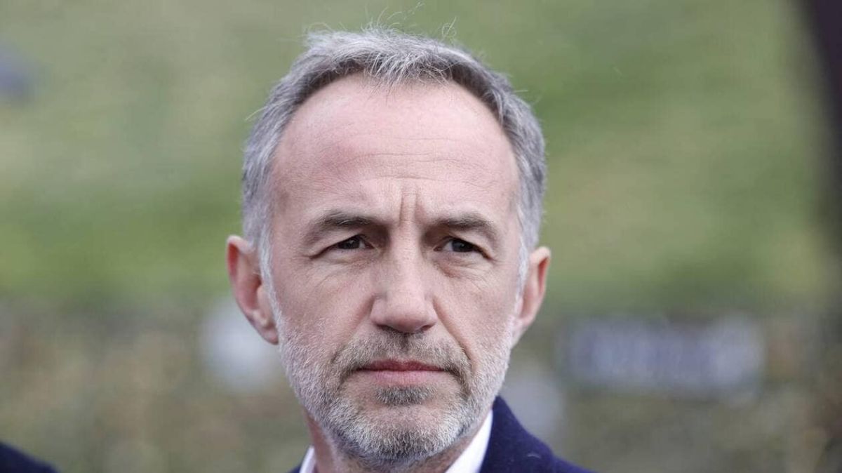 Emmanuel Grégoire explore la vente du Parc des Princes pour sauver le PSG