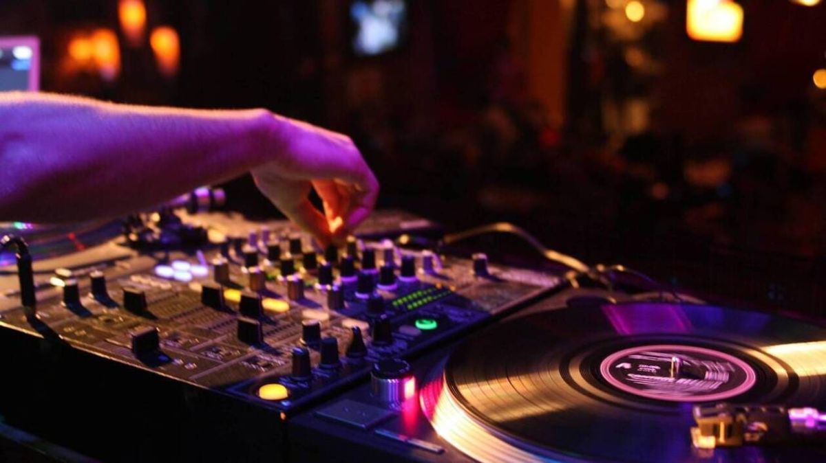 La soirée années 80 et 90 de Coutances se profile en mars 2026