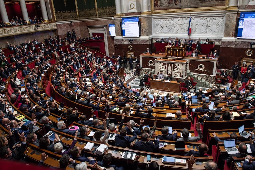 L'Assemblée nationale vote pour un renouvellement automatique des titres de séjour
