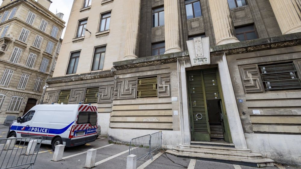 Une octogénaire jugée après un drame conjugal à Marseille