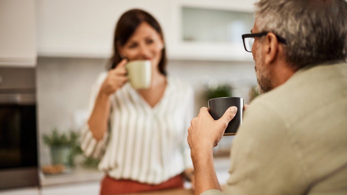 Un père de famille s'effondre tragiquement pendant un café matinal