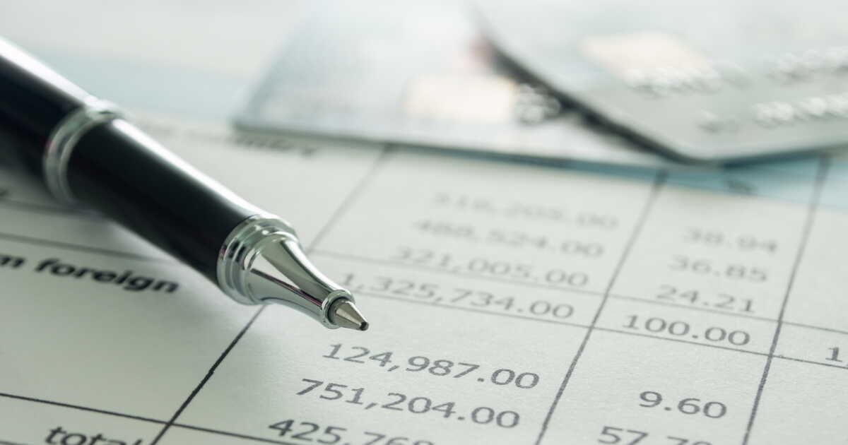 Clôturer le compte bancaire d'un proche décédé : les étapes à suivre