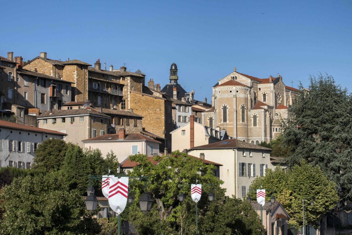 Trévoux en deuil après l'explosion fatale d'un immeuble