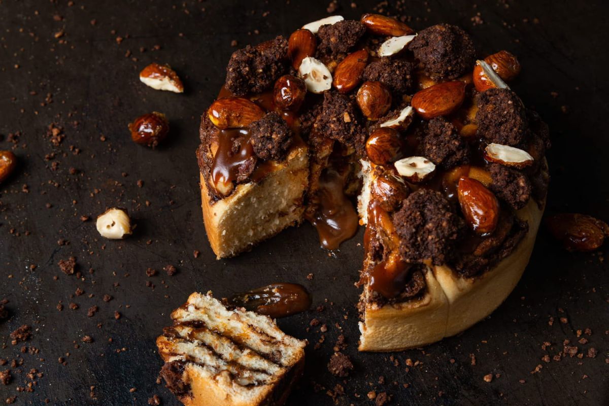 La rencontre savoureuse de deux maîtres pâtissiers : la babka praliné