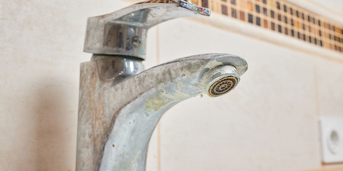 Des astuces efficaces pour dire adieu au calcaire sur votre robinetterie