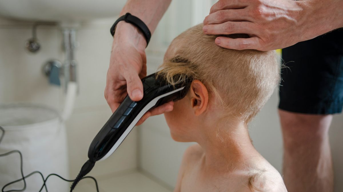 Paris face à un scandale de maltraitance : enfants rasés sans raison dans des foyers