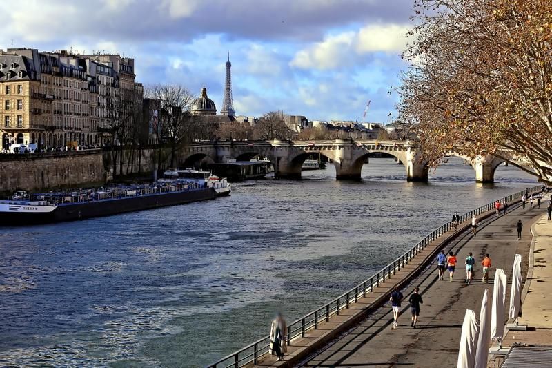 Un corps découvert dans la Seine : une enquête s'ouvre autour d'un mystère macabre