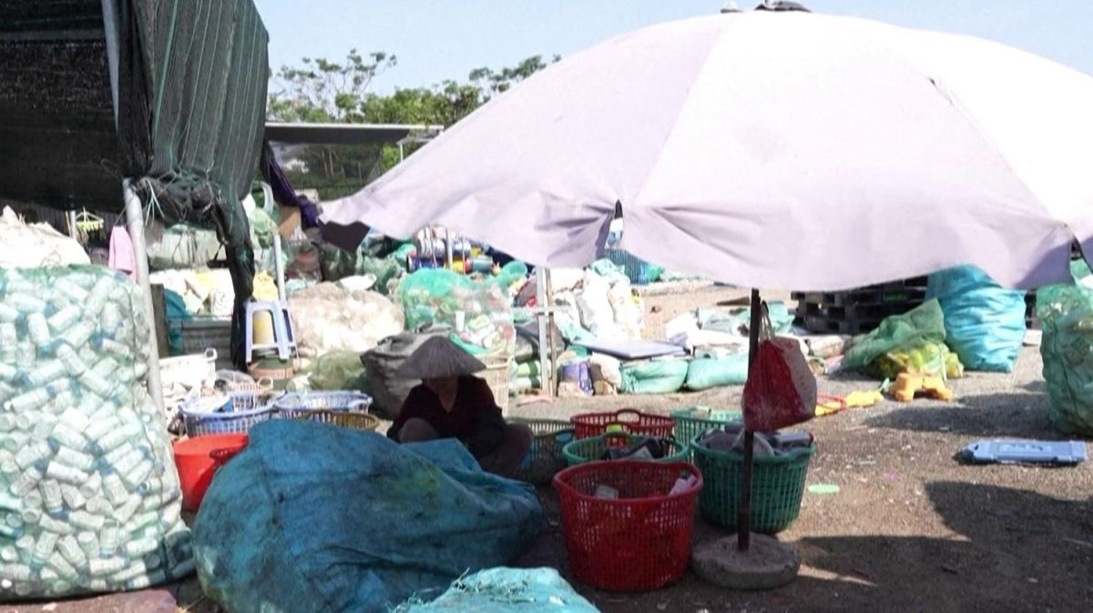 La lutte des villageois vietnamiens contre la pollution plastique