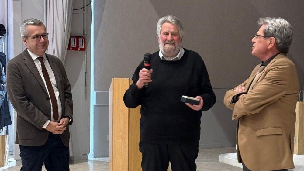 Christian Peyron honoré au Sénat pour son engagement à Mondragon