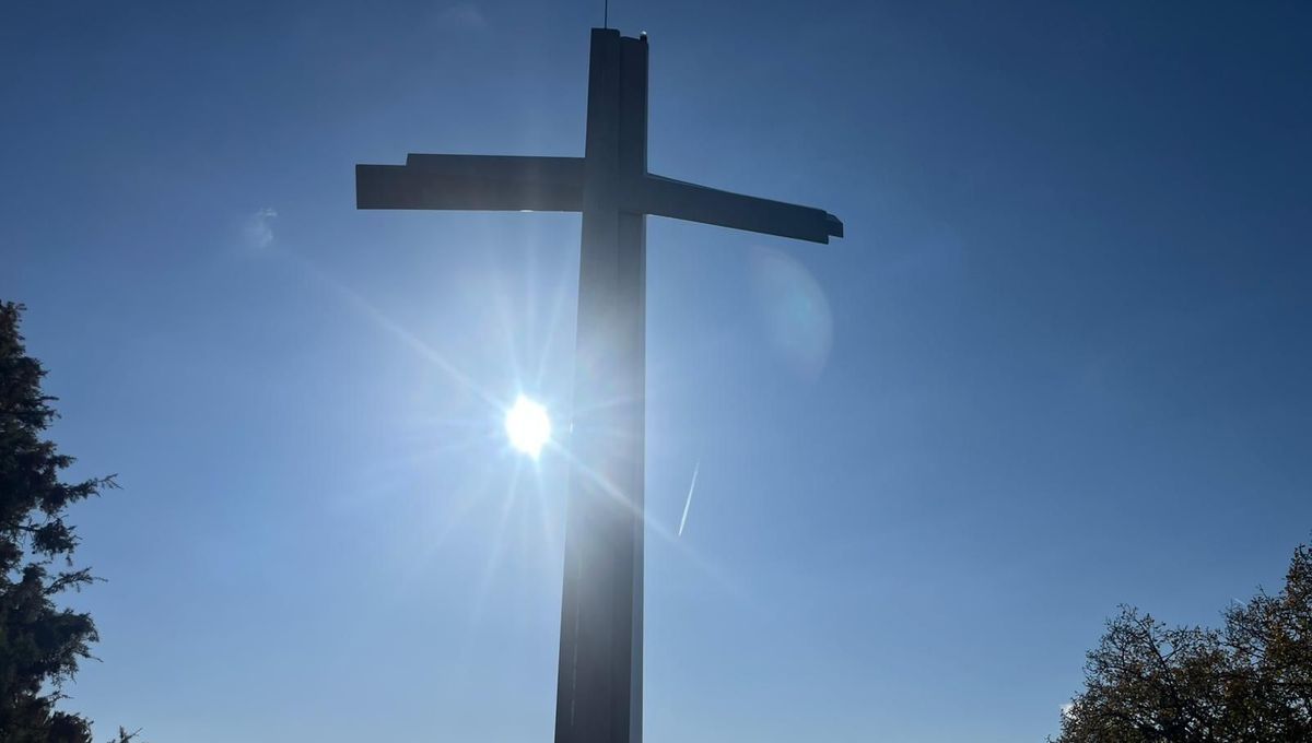 La monumentale croix de Cannes fait son grand retour au sommet de la Croix-des-Gardes
