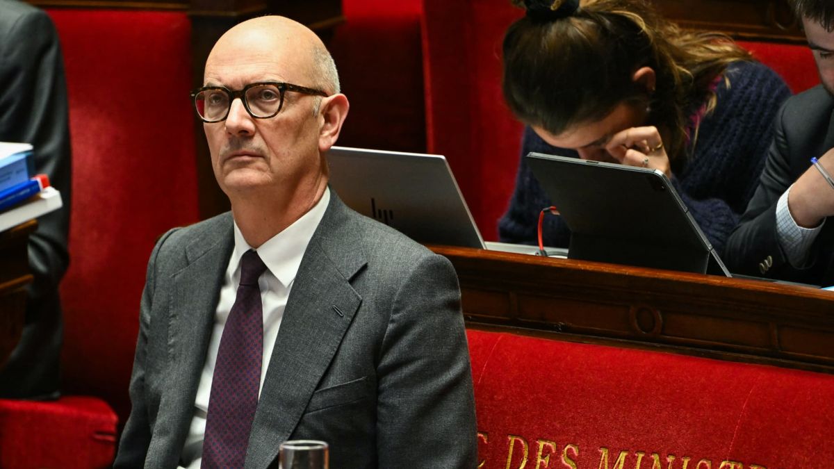 Roland Lescure appelle à une avancée budgétaire rapide face à la loi spéciale coûteuse