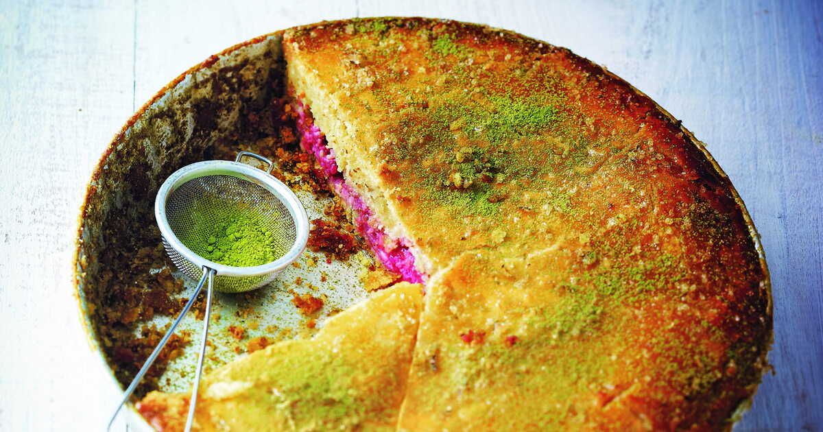 La douceur du matcha rencontre l'éclat des fruits rouges dans un dessert audacieux