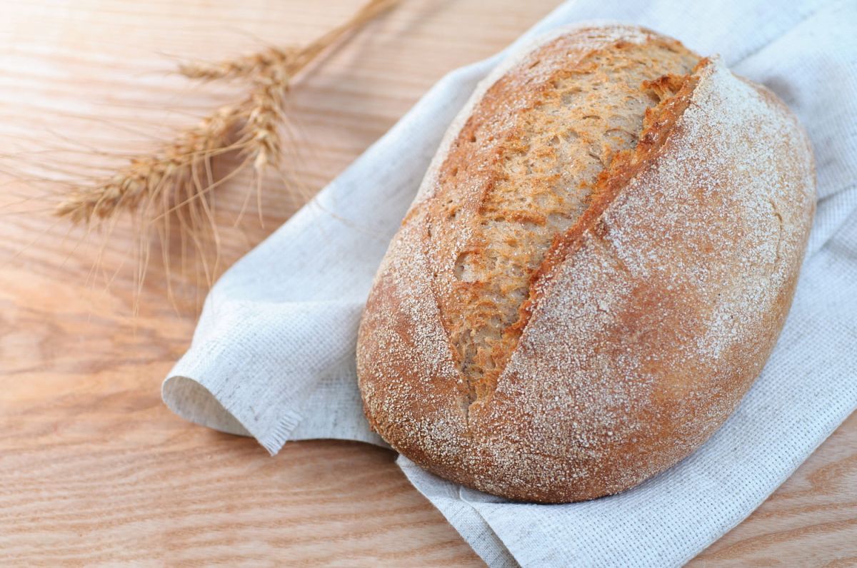 Pourquoi éviter de poser votre pain à l'envers sur la table ?