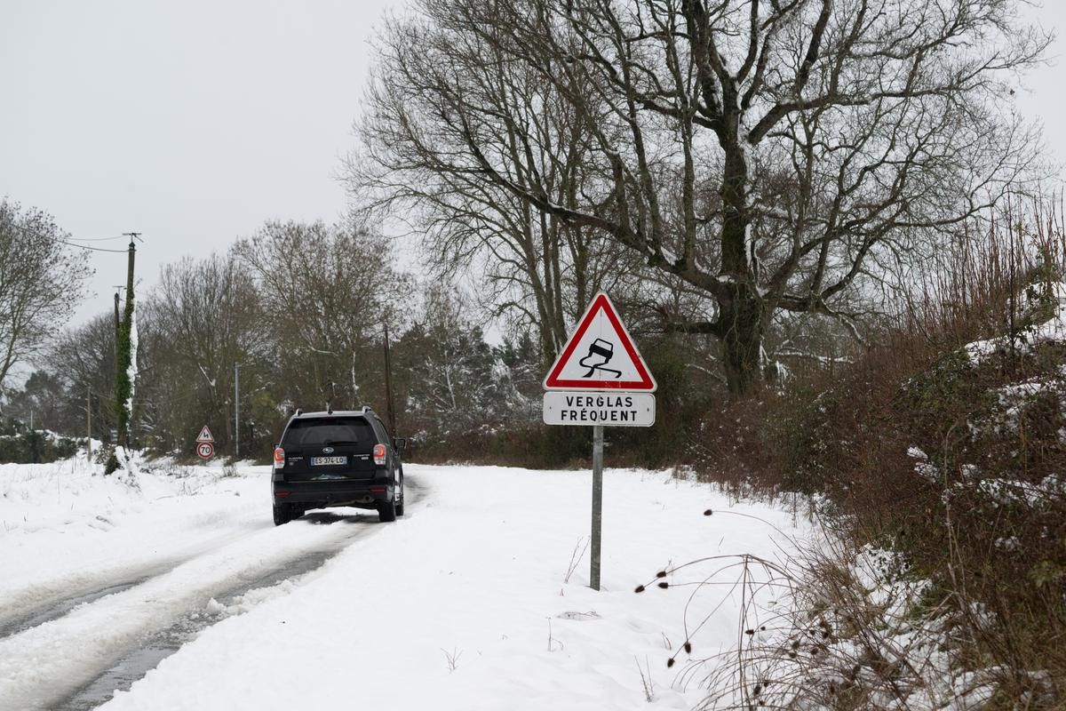 Accident spectaculaire à Villac : une mère et son bébé en danger sur les routes de Dordogne