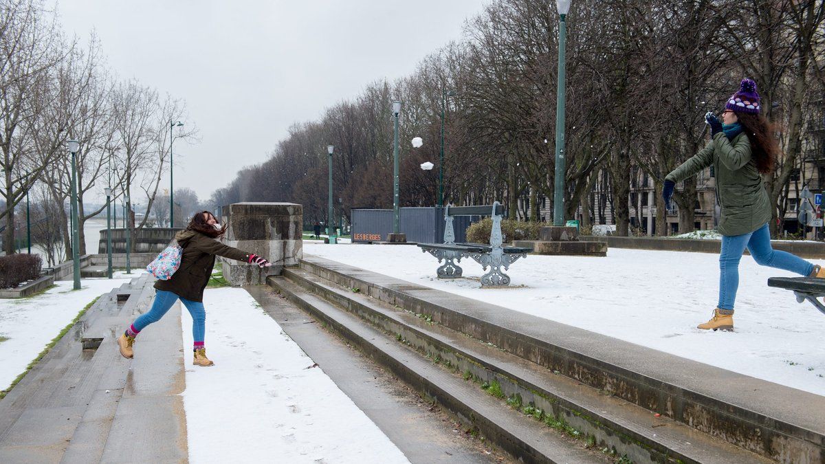 Agression mortelle après une bataille de boules de neige : deux adolescents en garde à vue