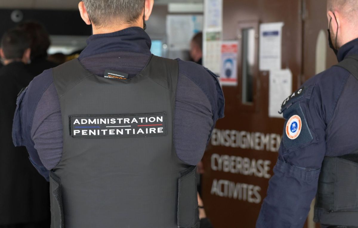 Un détenu agressif attaque des surveillants en prison : deux blessés graves