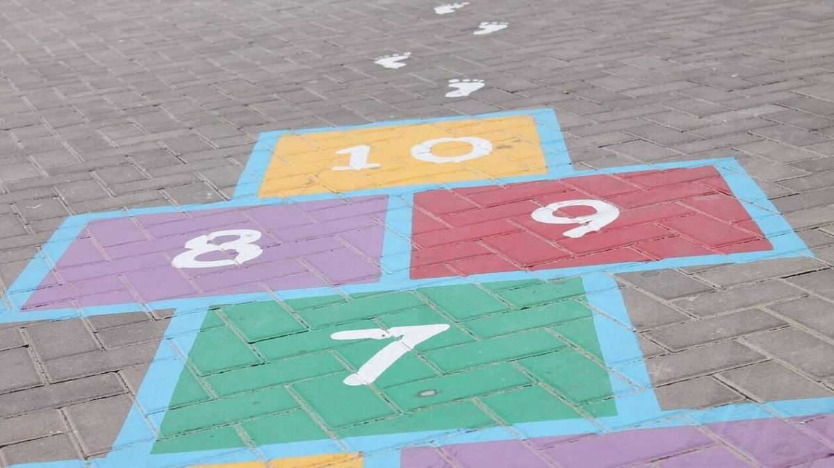 Un instituteur sous le feu des critiques : le silence troublant d'une école catholique à Bordeaux