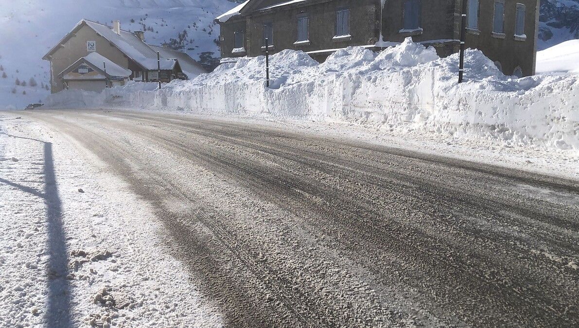 Fermeture de la route du col du Lautaret pour des tirs préventifs d'avalanche