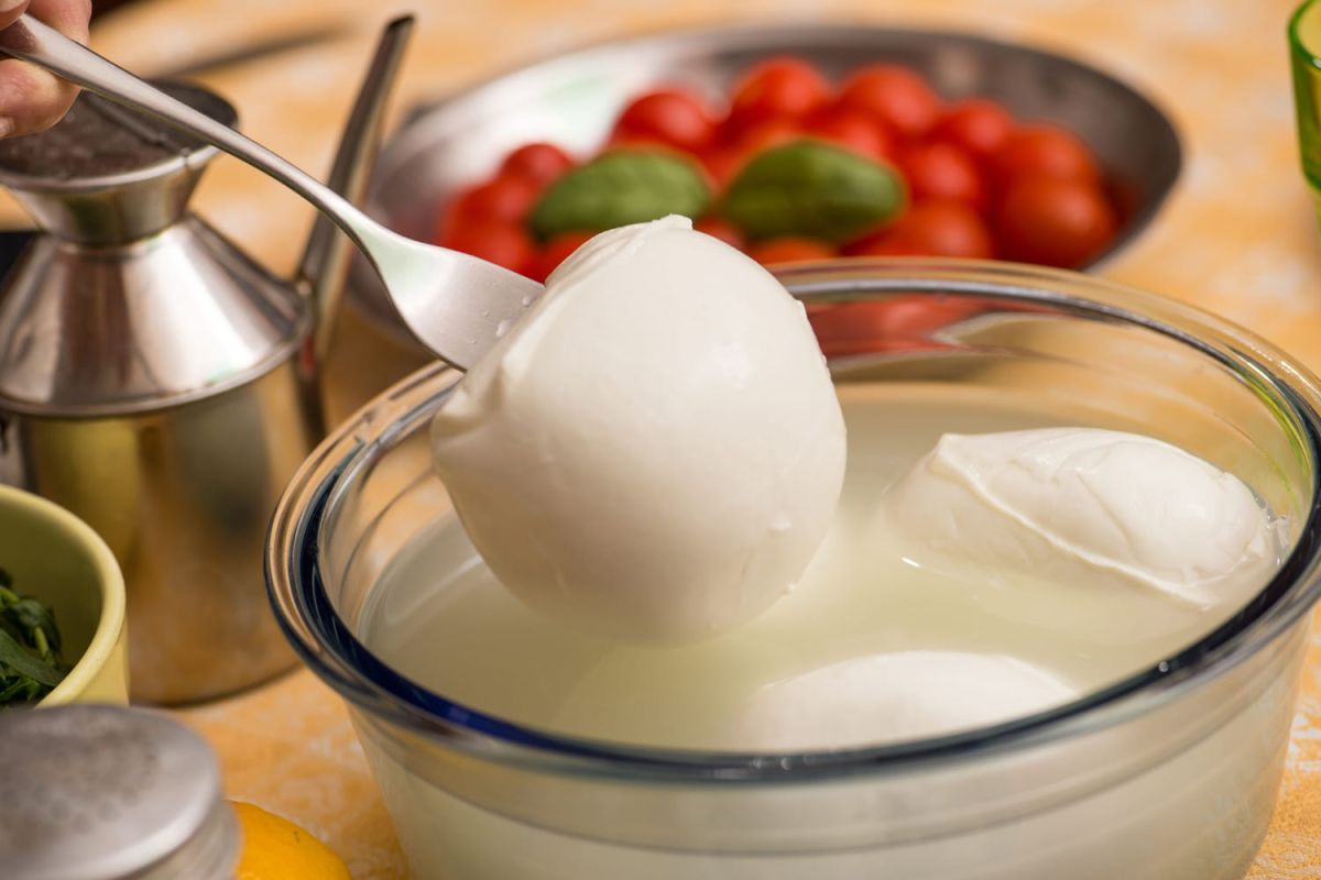 Le secret bien gardé de la mozzarella : ne jetez plus son eau !