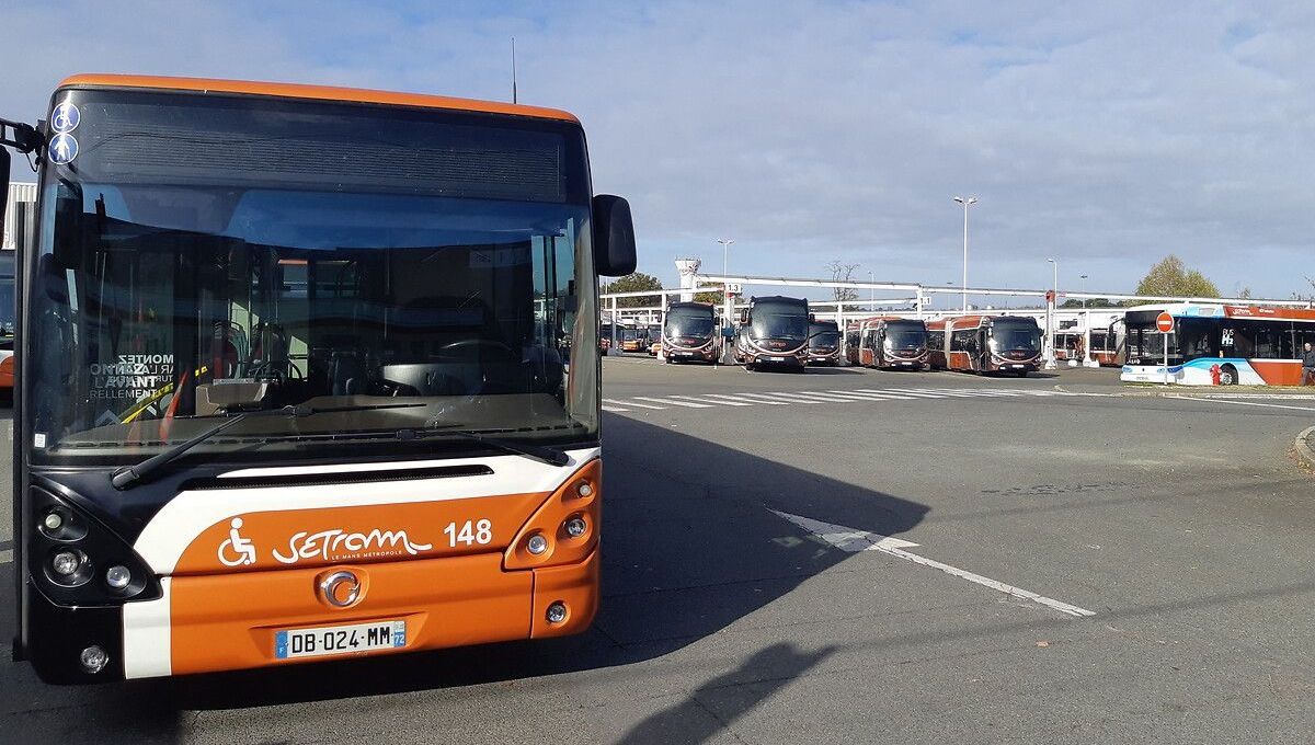 Un accident de bus au Mans : une femme légèrement blessée