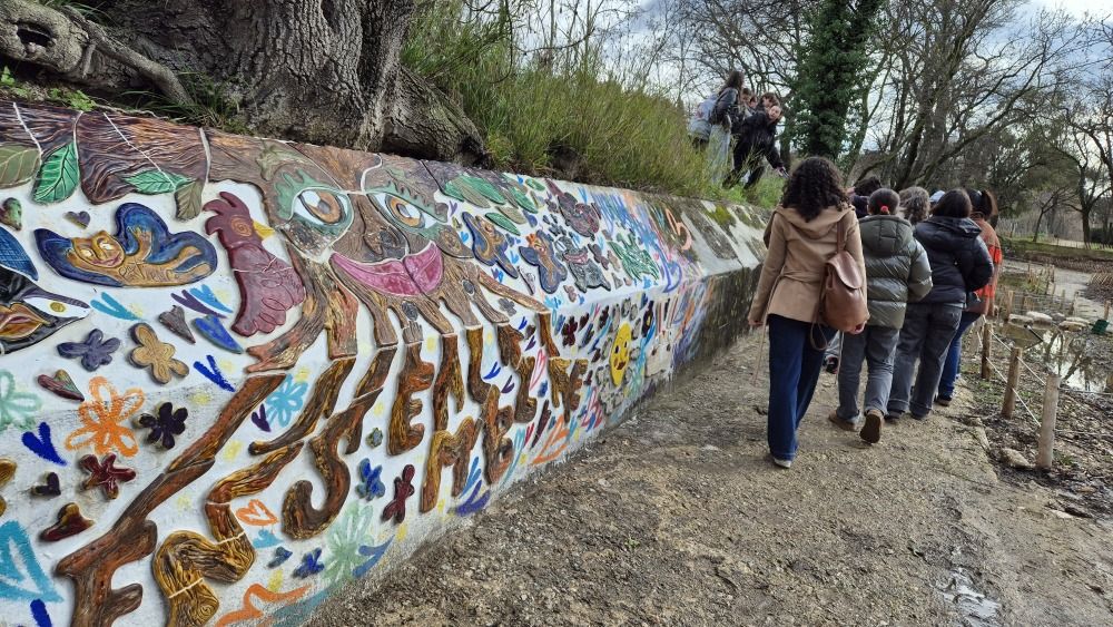 Des fresques en céramique revitalisent le parc de la Botte à Aubagne