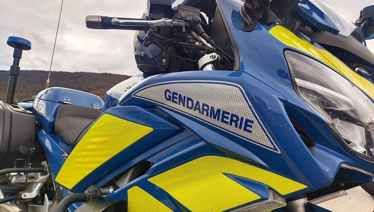 Une scène hallucinante à Bavans : un homme alcoolisé défie les gendarmes après une agression