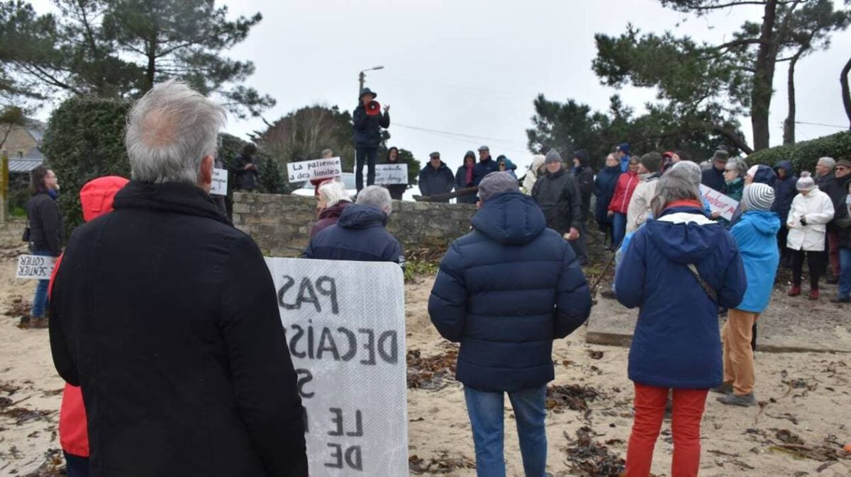 Des voix pour la mer : marche à Concarneau pour l'ouverture du sentier côtier