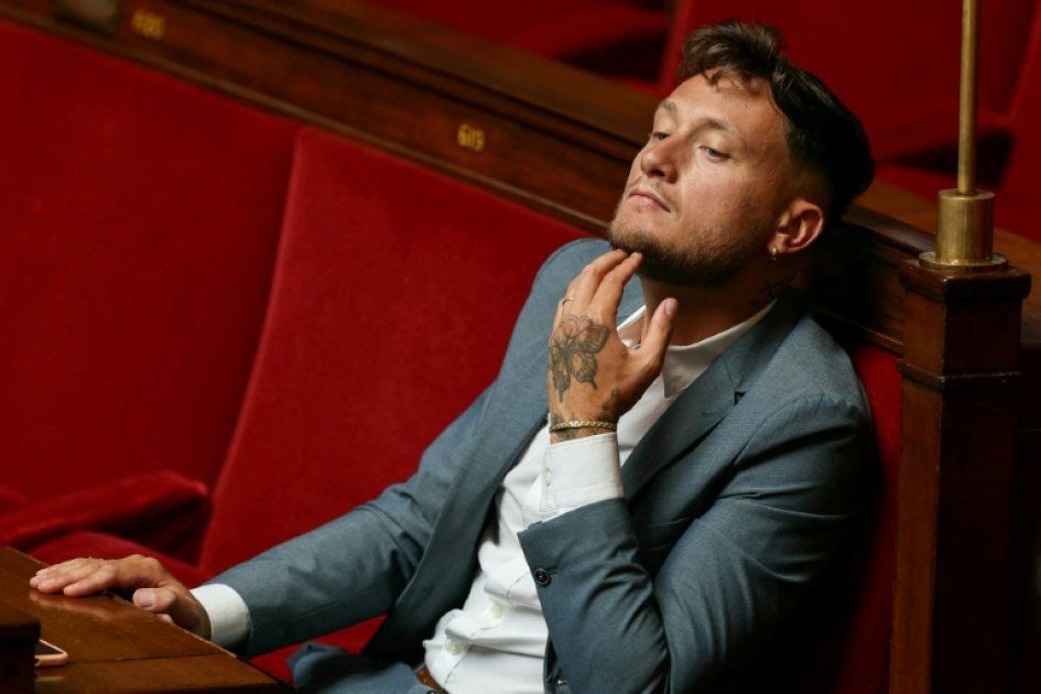 Mélenchon défend la Jeune Garde et critique la presse lors d'un meeting à Lyon