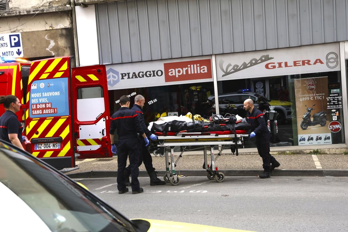 Accident dramatique à Périgueux : deux personnes tombent d'un toit en fibrociment