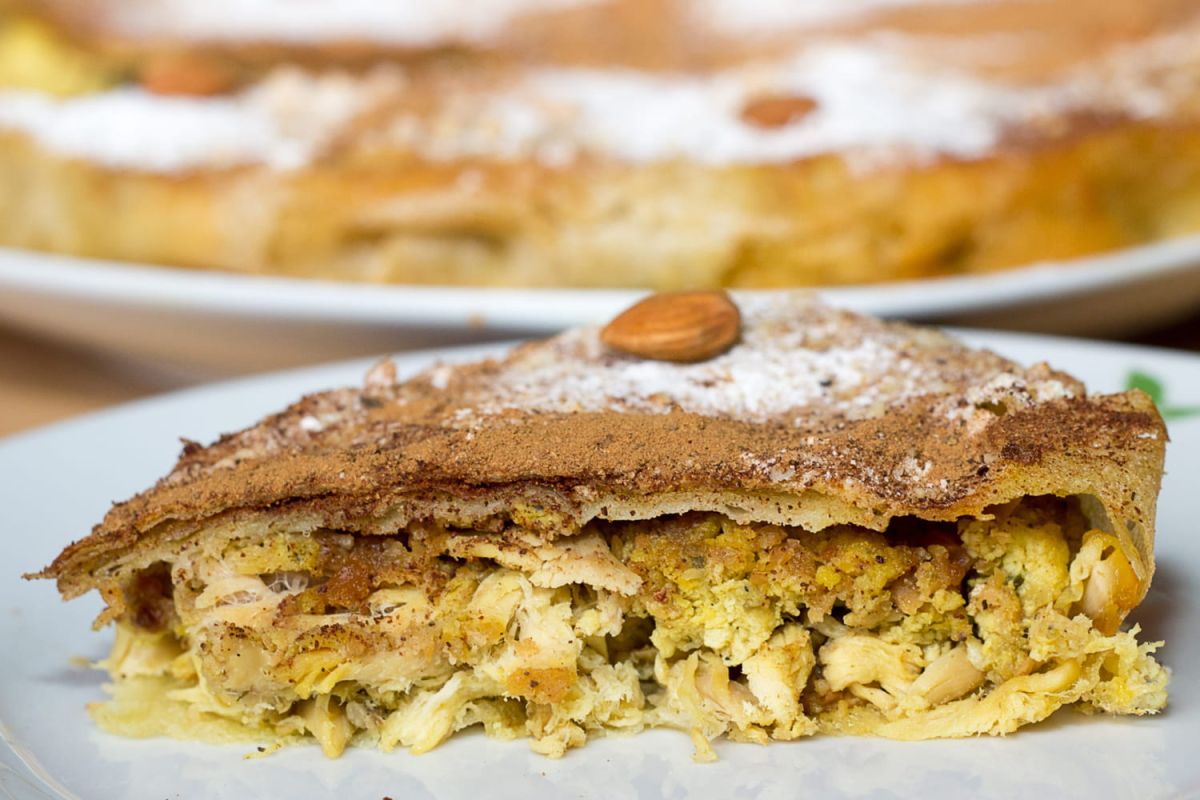 Découvrez la pastilla de poulet aux fruits secs de Cyril Lignac