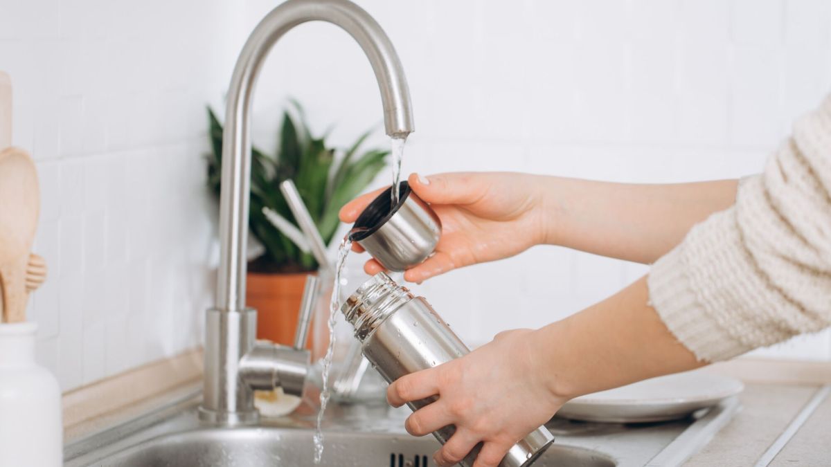 Cet objet du quotidien, nid à bactéries, qu'on oublie souvent de nettoyer