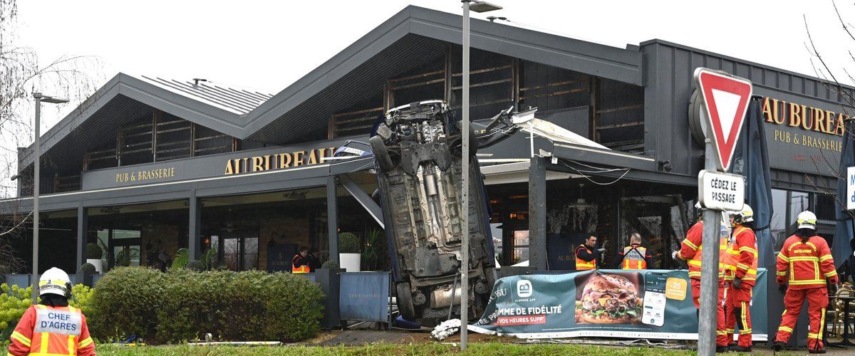 Une conductrice fait un malaise et termine sa course sur la terrasse d'un restaurant à Limoges