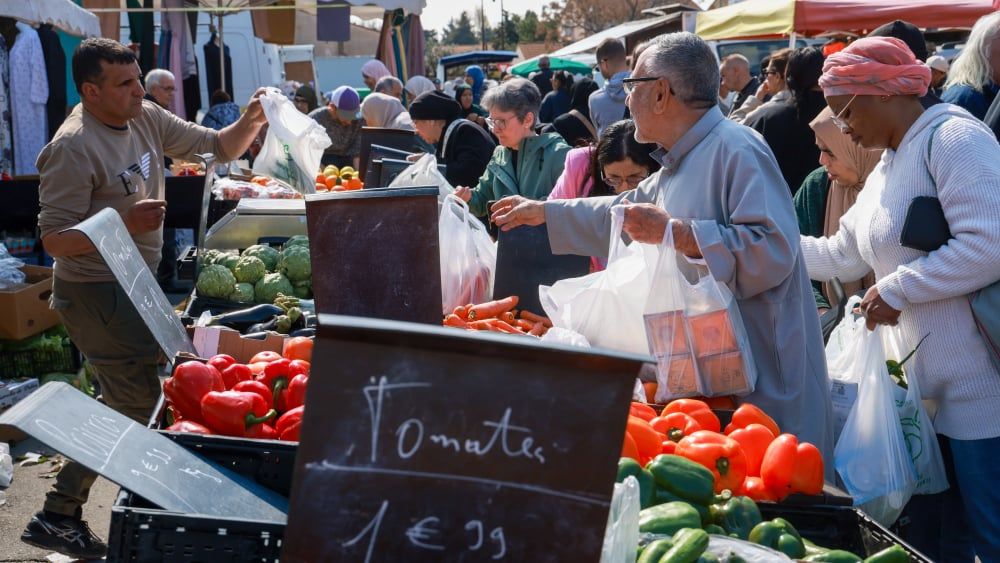 Échauffourée au marché d'Avignon : un militant de gauche porte plainte après une altercation