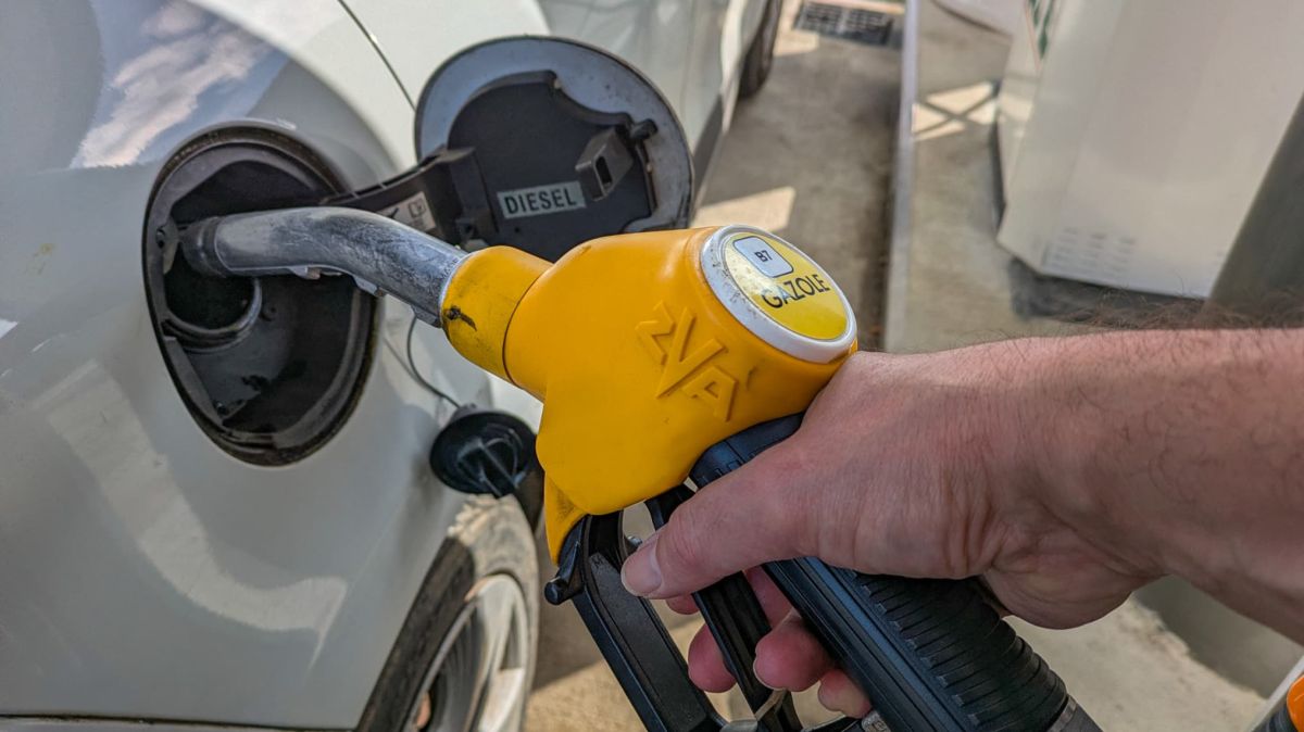 La Macédoine du Nord agit contre la flambée des prix des carburants, la France sous pression