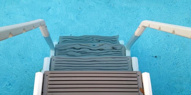 Comment choisir une échelle de piscine ?