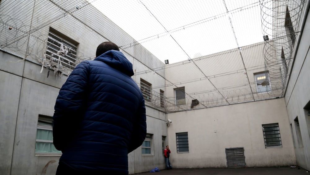 Violences au centre de rétention de Marseille : un policier condamné