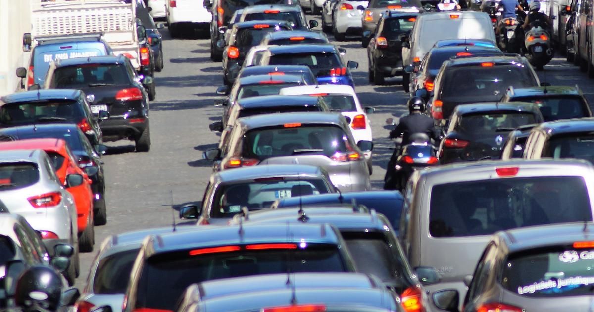 Les chauffeurs en colère bloquent le périphérique parisien pour protester contre la hausse des carburants
