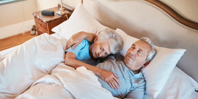 Améliorer votre sommeil en tant que senior : 10 astuces incontournables