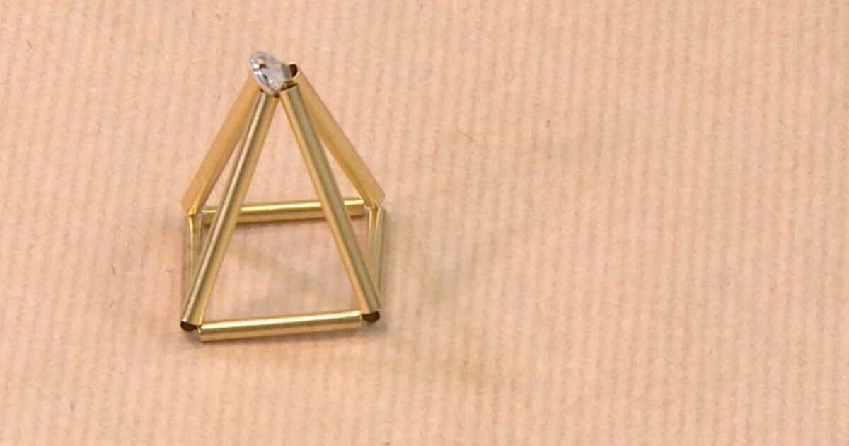 DIY : un collier pyramide 3D