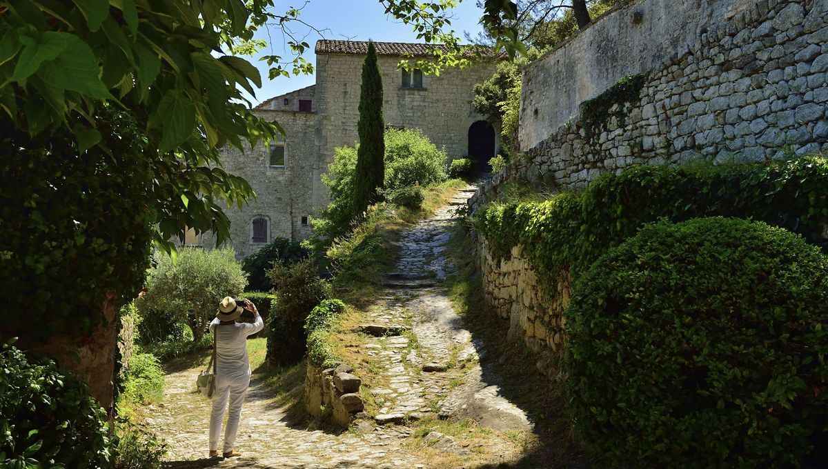 le village du luberon qui a tout quitté pour renaître
