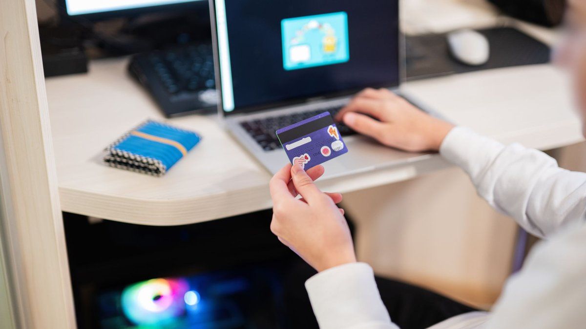 Victime d'arnaques en ligne : un homme raconte comment il a perdu 100 000 euros