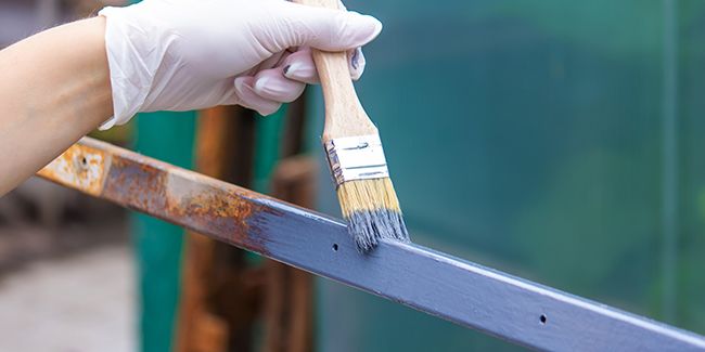 Peindre sur métal : astuces essentielles pour un résultat optimal