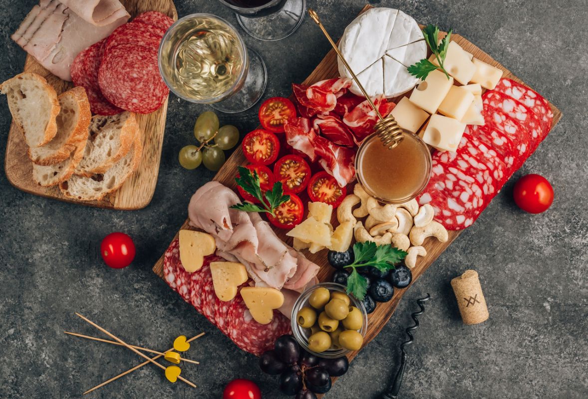 Cinq aliments à éviter pour préserver votre éclat cutané