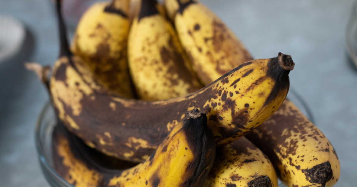 Transformez vos bananes noires en un smoothie délicieux et nutritif