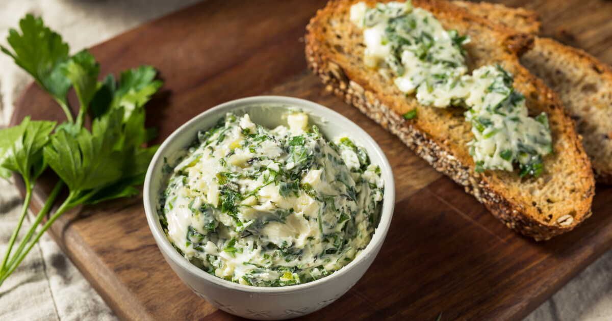 Réinventez le beurre maître d’hôtel avec ces astuces d'un chef parisien